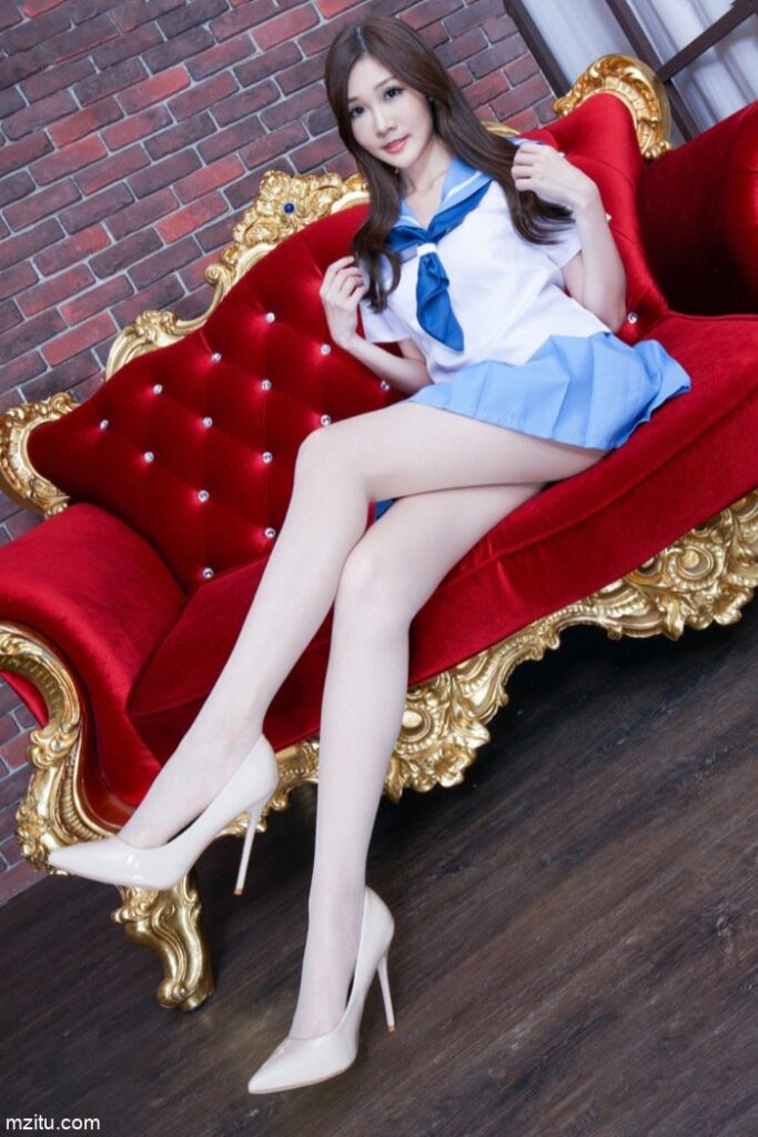 成熟迷人的美少妇，美腿纤细白皙真性感-艾米图库