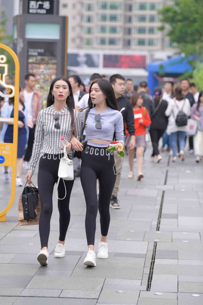 【免费】逛街的两个瑜伽裤姑娘【40P】04030-艾米图库