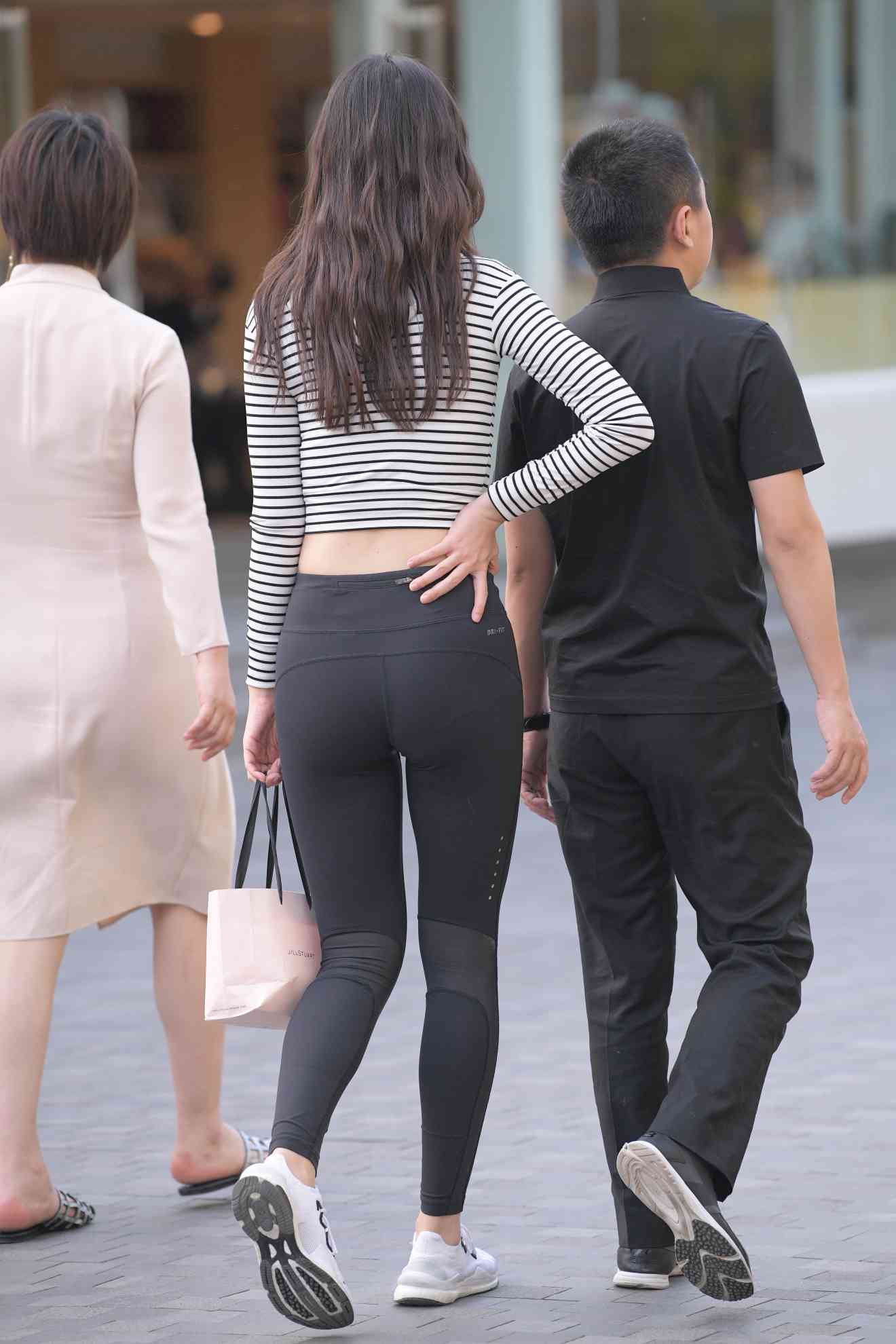图片[3]-【免费】逛街的瑜伽裤女人【23P】04033-艾米图库