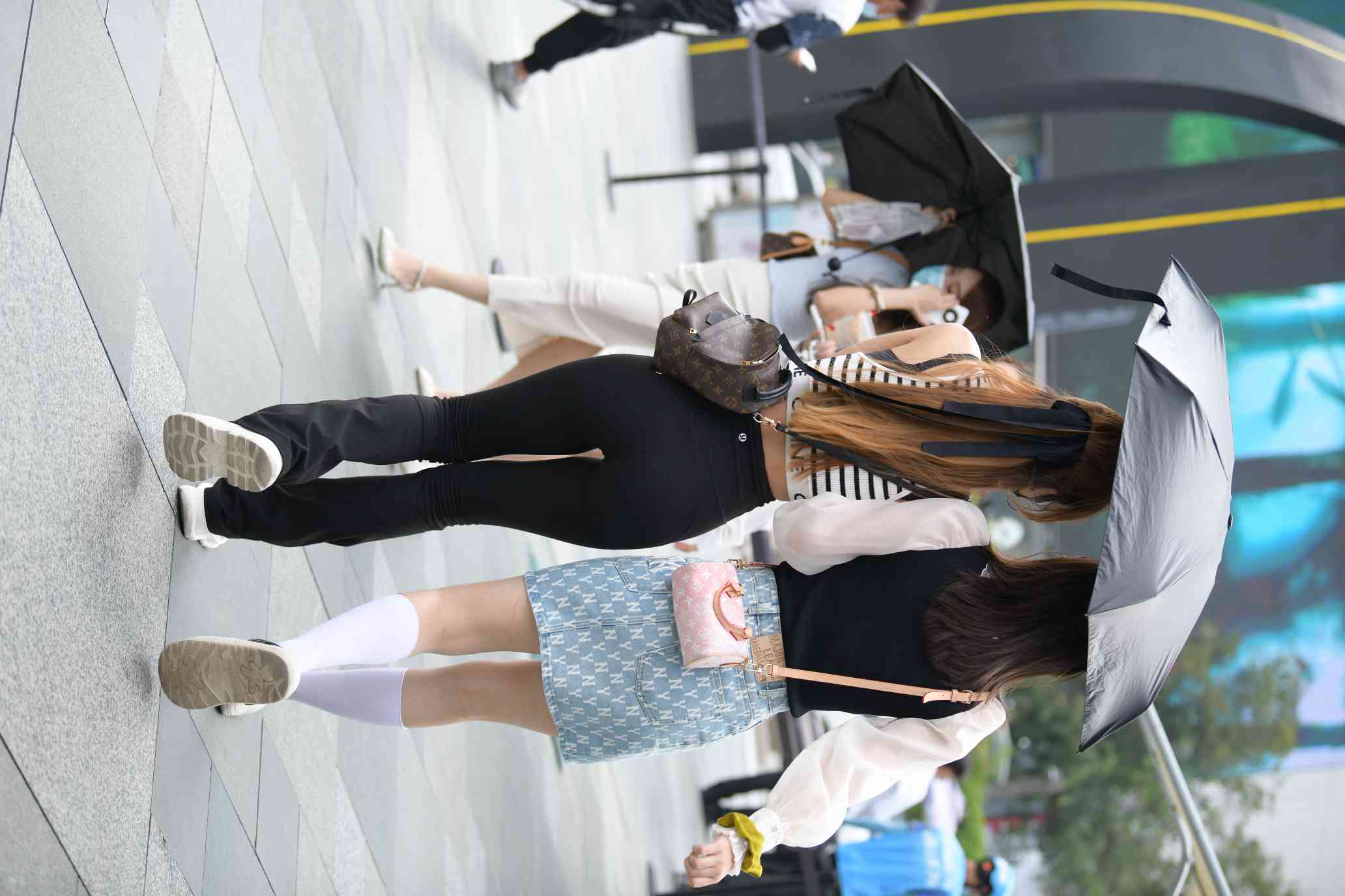图片[3]-打伞的瑜伽裤姑娘【93P】04032-艾米图库