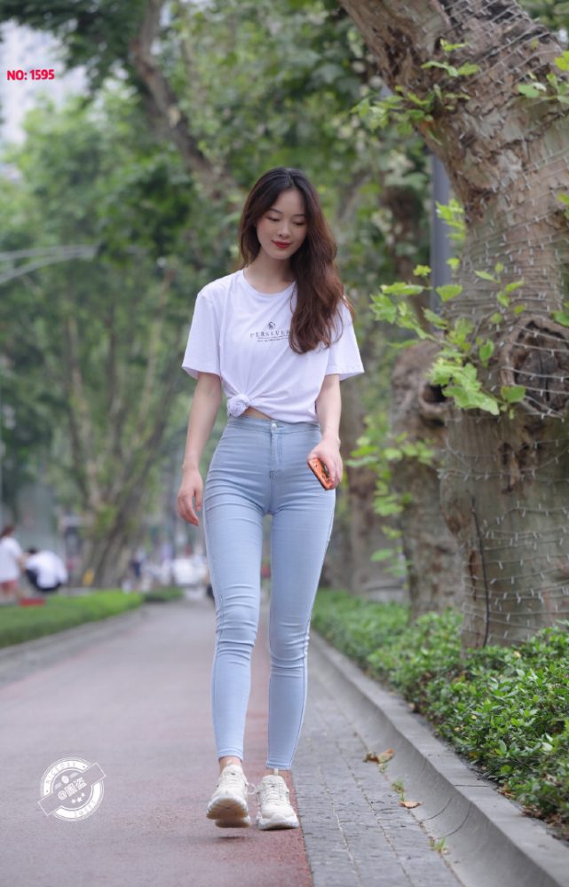个子非常高的紧身牛仔裤女孩J2065 879P1V-25.5GB-艾米图库