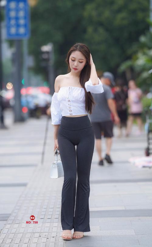 身材非常哇塞的瑜伽裤女孩  J1333 521P6V-21.6GB-艾米图库