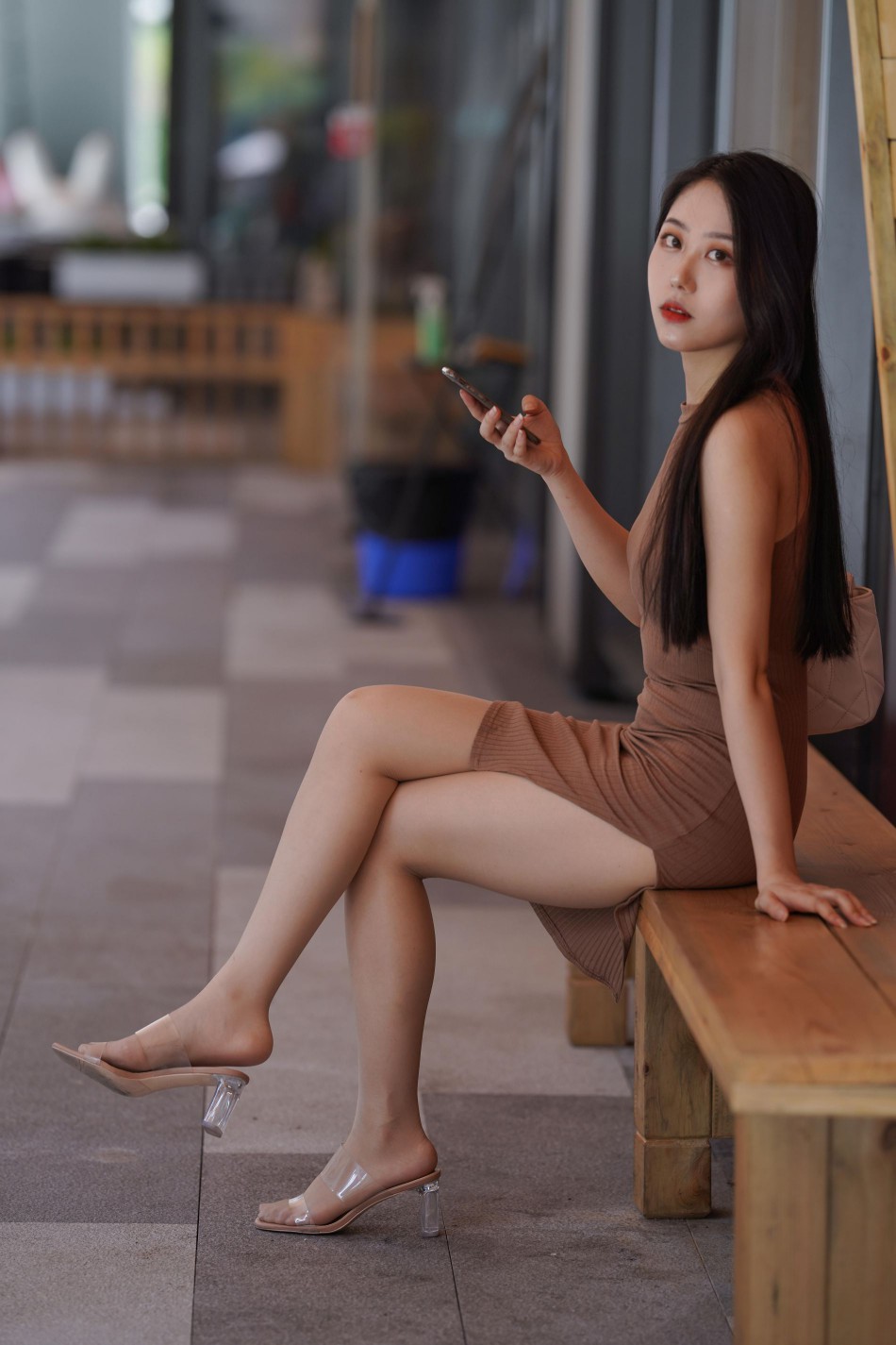 图片[5]-超有女人味的姑娘短裙逛街【400P】00049-艾米图库