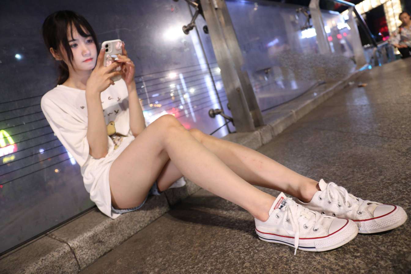 图片[3]-KTV里唱歌的长腿帆布鞋女孩【102P】20015-艾米图库
