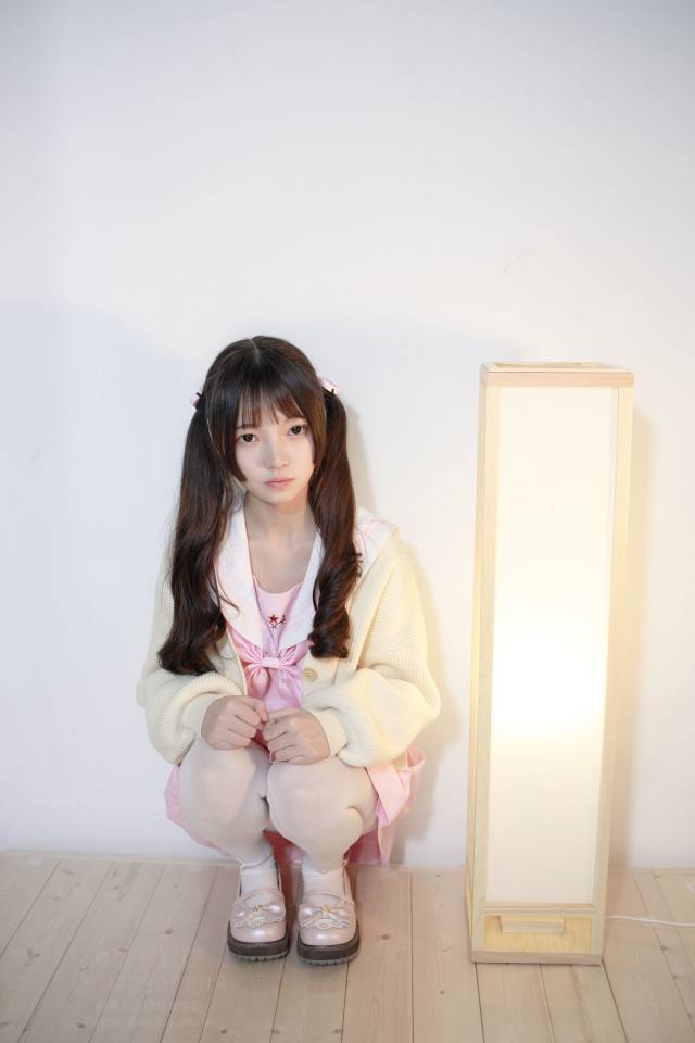 图片[2]-好像有什么心事的白丝双马尾女孩【59P】20022-艾米图库