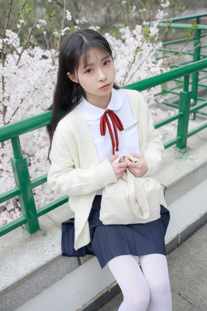 甜美可人的白丝姑娘【127P】20011-艾米图库