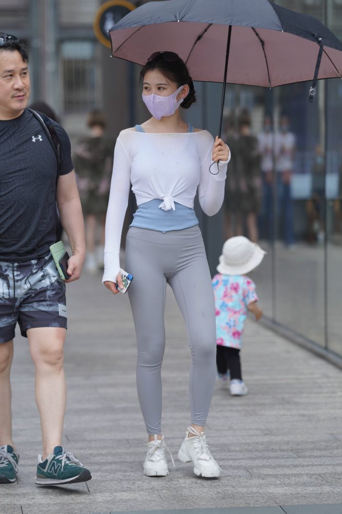 街拍逛街的瑜伽裤小女人  J2874 36P-469MB-艾米图库