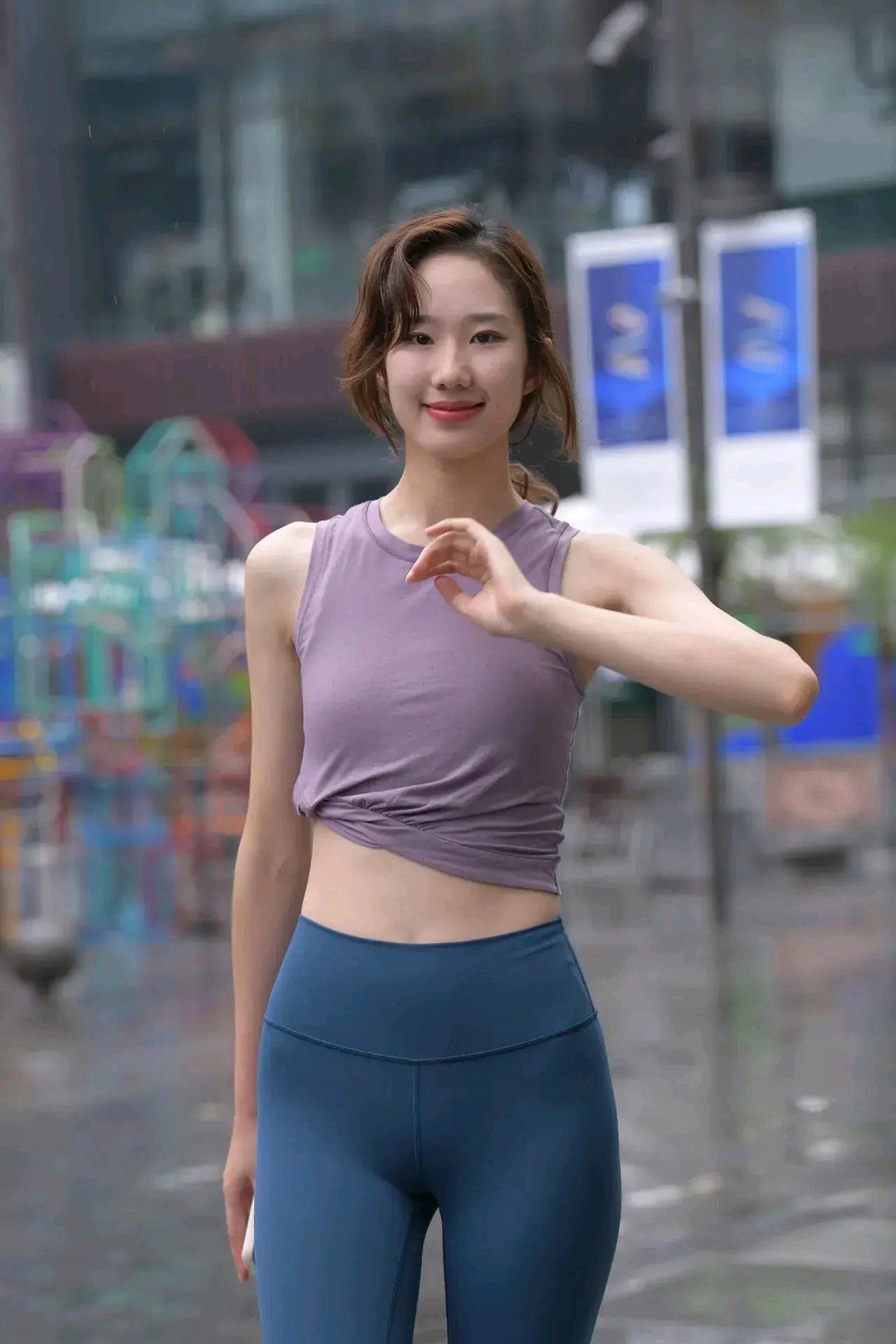 图片[2]-像刘亦菲的蓝色瑜伽裤姑娘J2234 552P1V-20.5GB-艾米图库