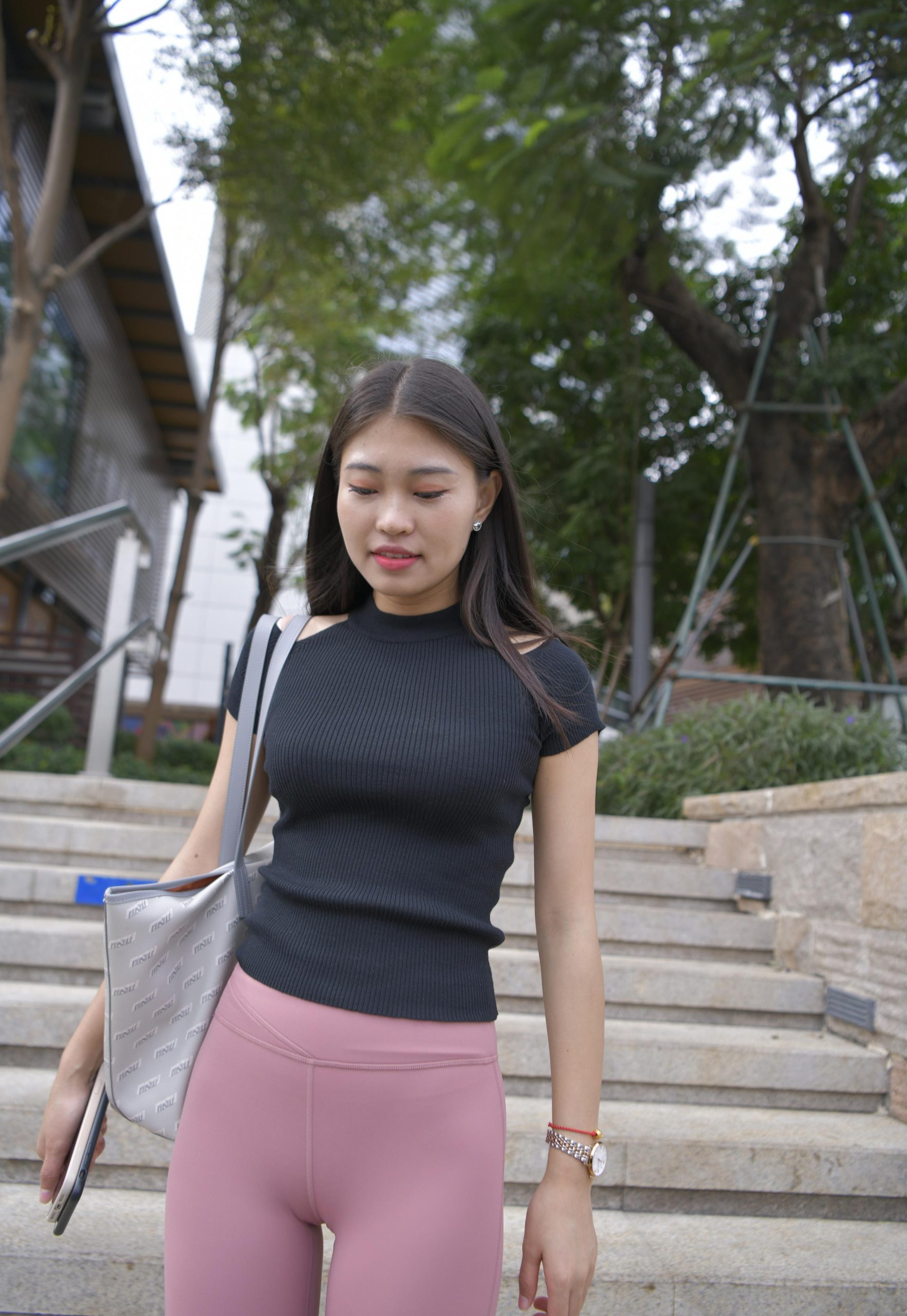 图片[2]-走在街头的瑜伽裤小女人 J1530 213P1V-9.18GB-艾米图库