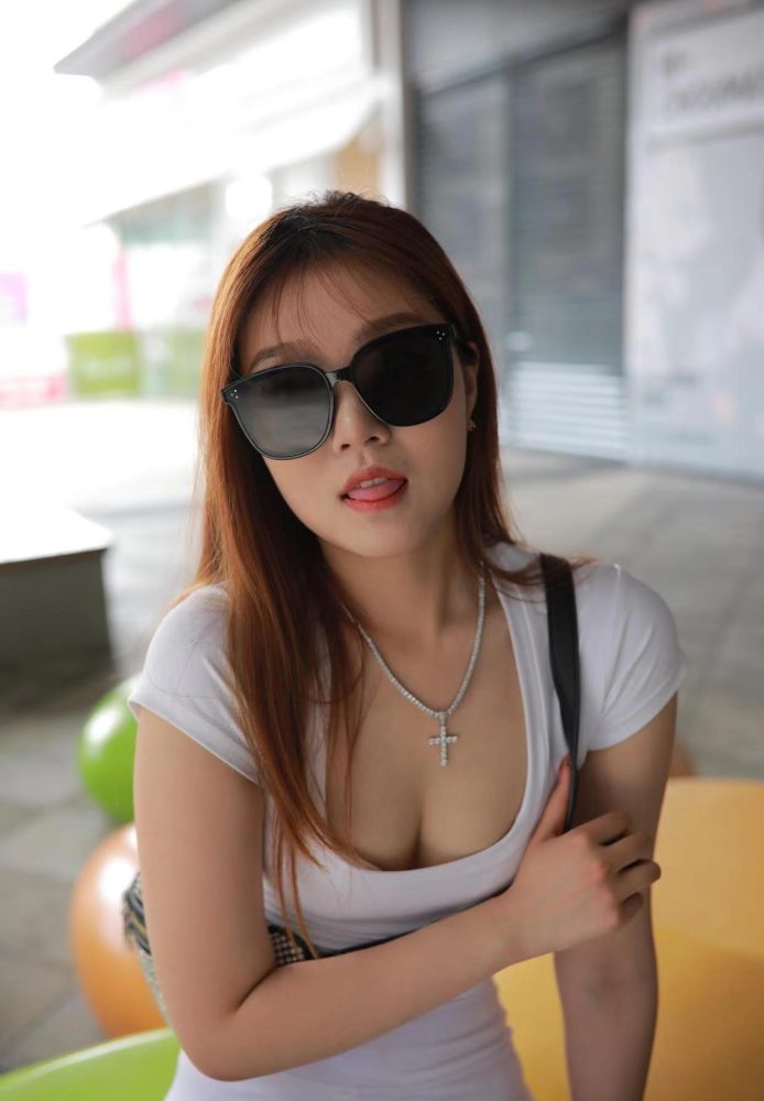 看上去拽拽的瑜伽裤女孩 J1695 425P1V-14.0GB-艾米图库