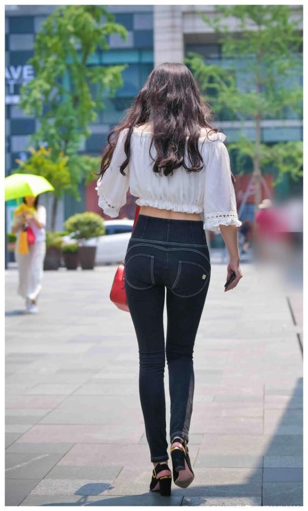 紧身牛仔裤卷发姑娘 J1726 103P-2.28GB-艾米图库