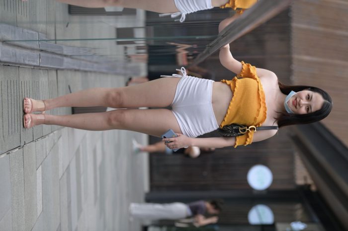 高腰白色短裤的漂亮女孩【767P】00065-艾米图库