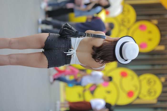 非常时尚阳光的牛仔热裤女孩【808P】00064-艾米图库