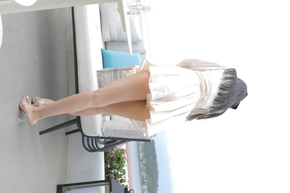 图片[3]-戴黑色蝴蝶结的长发女孩【369P】00027-艾米图库