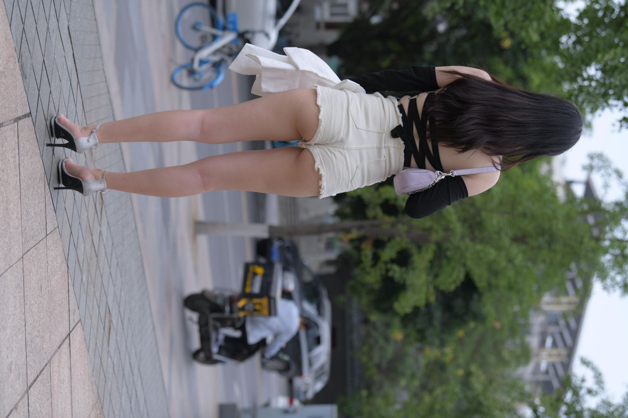 图片[5]-白色短裤的女生笑的很开心【177P】00035-艾米图库
