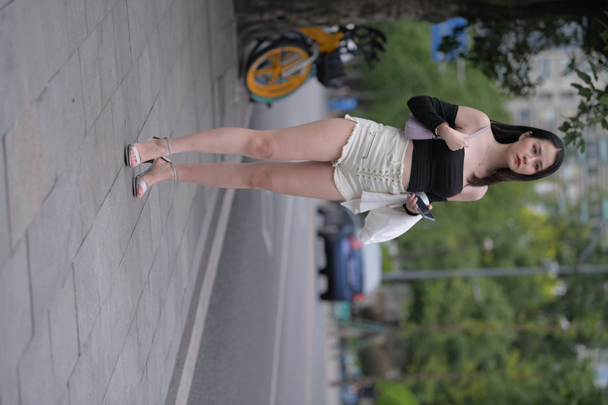图片[4]-长发飘飘的白色热裤美丽女孩【49P】00029-艾米图库