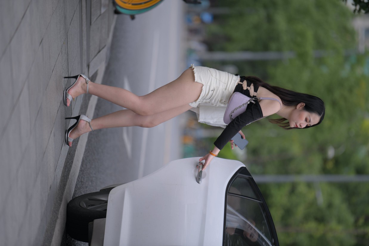 图片[6]-长发飘飘的白色热裤美丽女孩【49P】00029-艾米图库