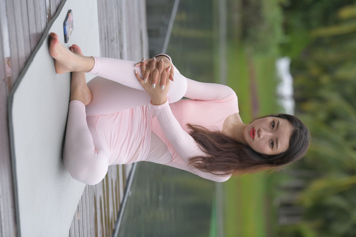 图片[7]-很漂亮眼睛也很大的白色瑜伽裤女孩【249P】00063-艾米图库