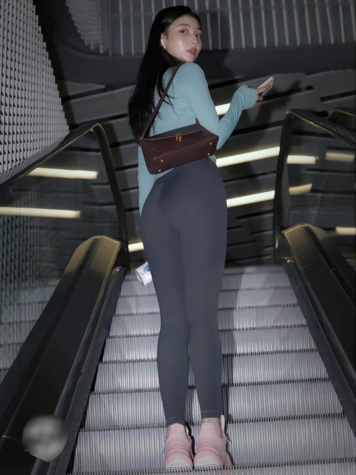 晚上逛商场的瑜伽裤漂亮女孩J2244 225P2V-15.1GB-艾米图库