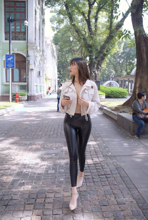图片[3]-戴眼镜的皮裤女孩 J1473 1046P2V-35.5GB-艾米图库