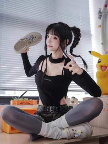图片[10]-牛仔热裤+灰丝姑娘玩自拍-艾米图库