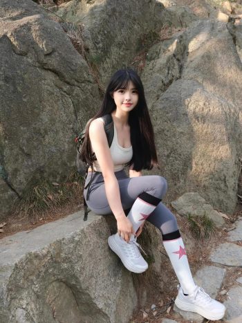 图片[7]-爱爬山的瑜伽裤MM，太甜美了！~-艾米图库