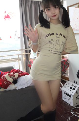 图片[9]-网格丝袜的清纯双马尾小姑娘-艾米图库