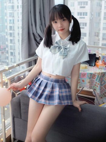 图片[7]-网格丝袜的清纯双马尾小姑娘-艾米图库