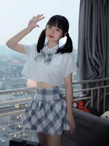 图片[6]-网格丝袜的清纯双马尾小姑娘-艾米图库
